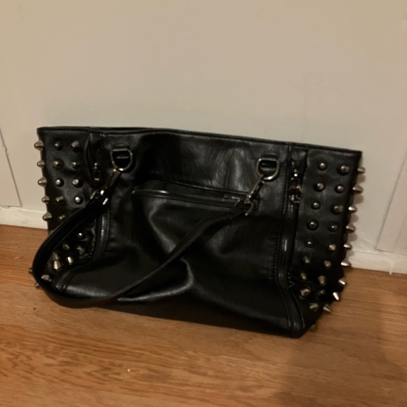 Black skull handbag - Picture 3 of 3